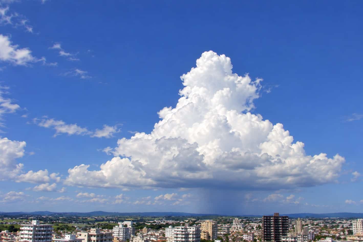 台風もあり風雨もありの日々 あの積乱雲の水分を水に戻したらプール何杯分なのか?@楽しい福祉&教育 @楽しい面白い自由研究2